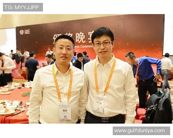 电竞比分对话黄磊畅谈和平精英职业生涯与游戏热爱之路